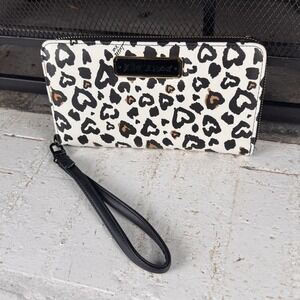 BETSEY JOHNSON Zip Around‎ Long Wallet Wristlet Hearts Animal Print Love